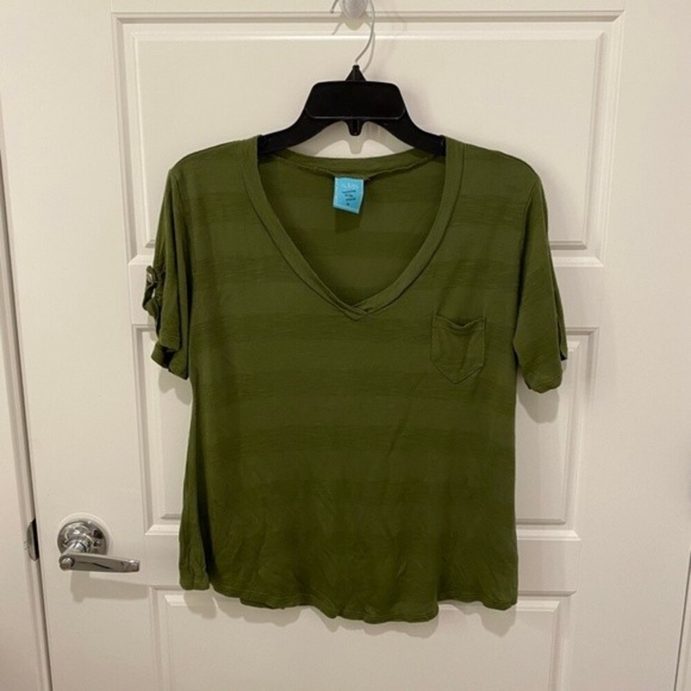 H.I.P. Women's Olive Green Striped V-Neck Pocket Tee Roll Tab Sleeve Medium